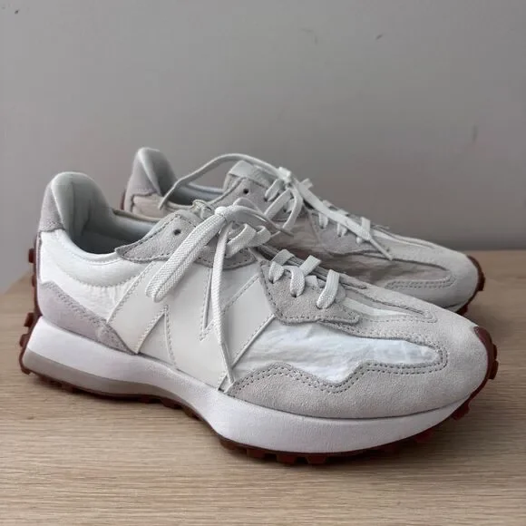 New Balance 327 Women’s Sneakers 9 White Beige Gum - Picture 2 of 9